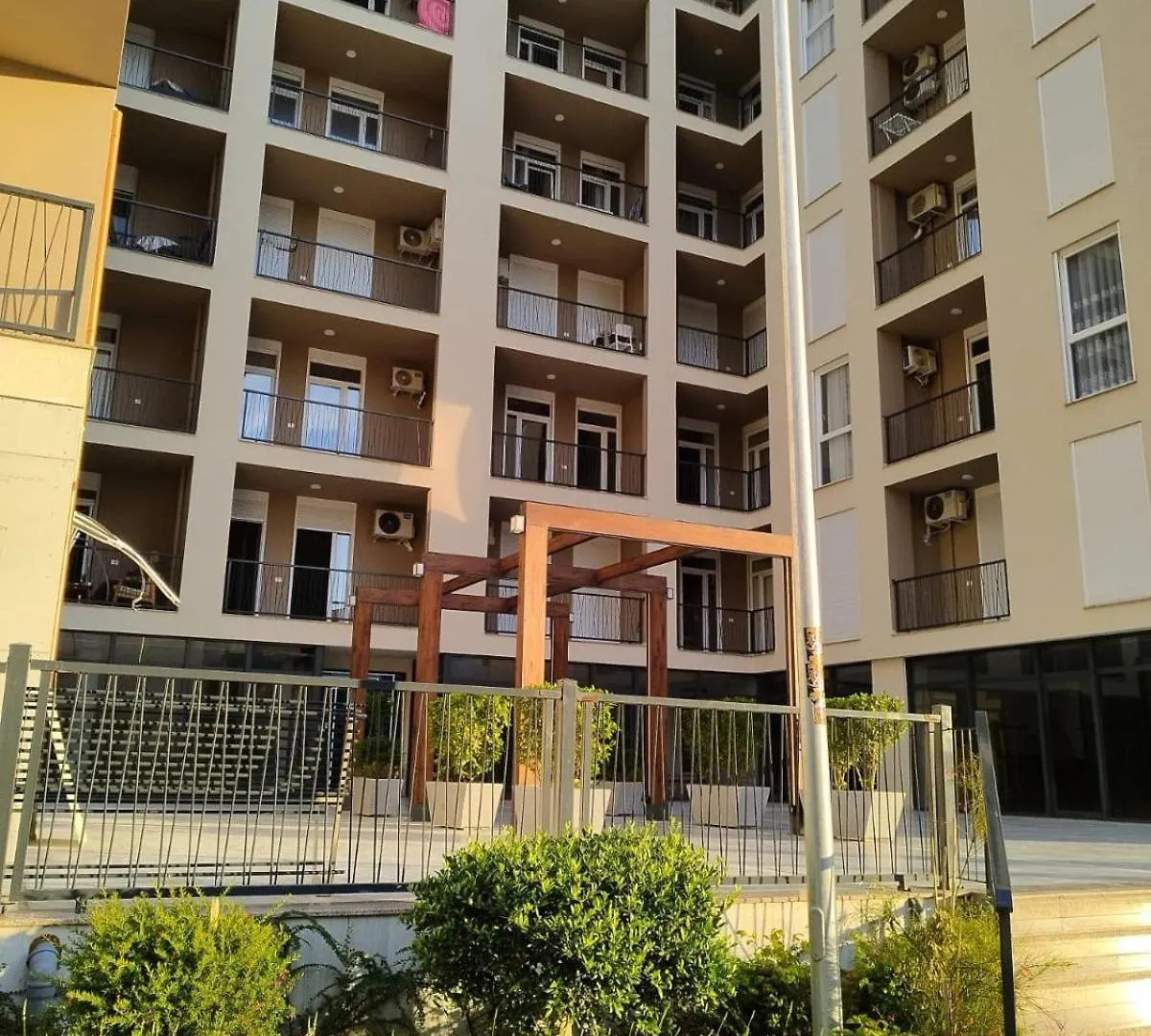 Alex Holiday Apartment Sakes ألبانيا